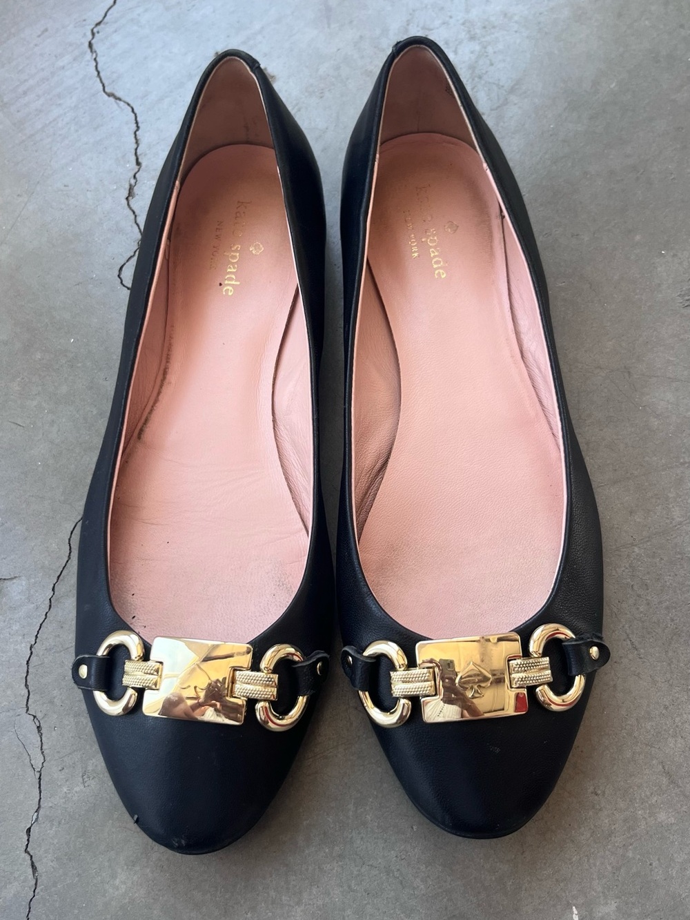 00s style Kate Spade Phoebe ballet flats • black leather gold logo!
